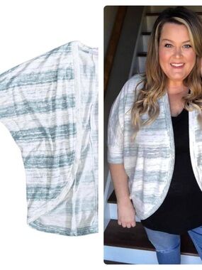 LulaRoe Blue and White Tracy Cardigan - S